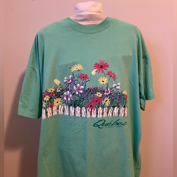 Vibrant Quebec le coin du tresor tee - Picture 2 of 4